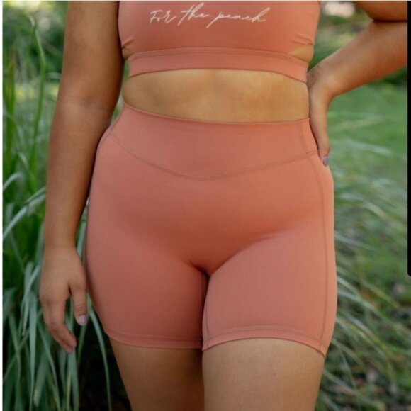 For the Peach Pants - NWT For the Peach‎ Gaia Scrunch Shorts in Orange Size S